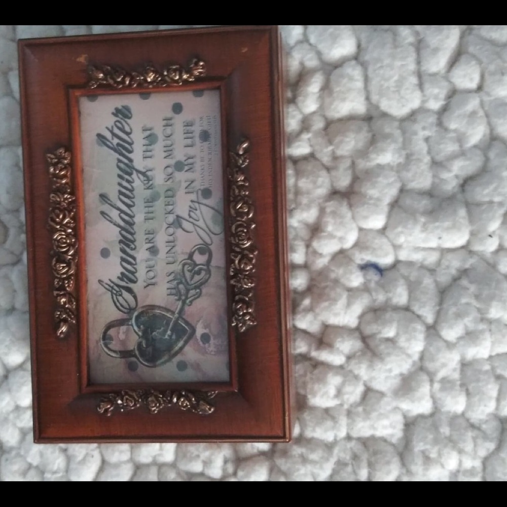 Musical jewelry box